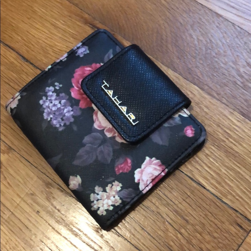 Tahari wallet